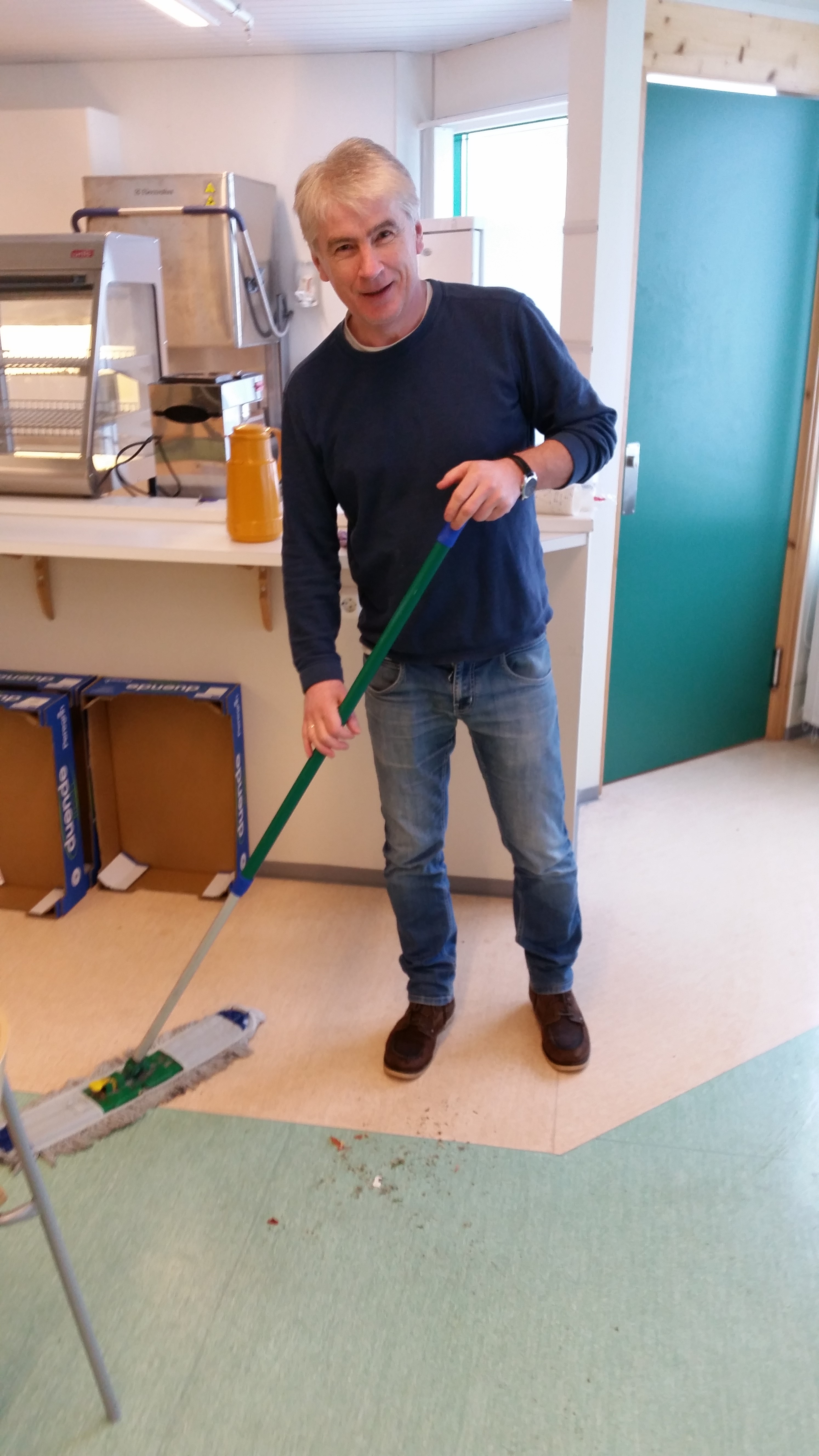 Påskebridge på Hafslo, onsdag 23.mars. Golvet er vaska og klart.